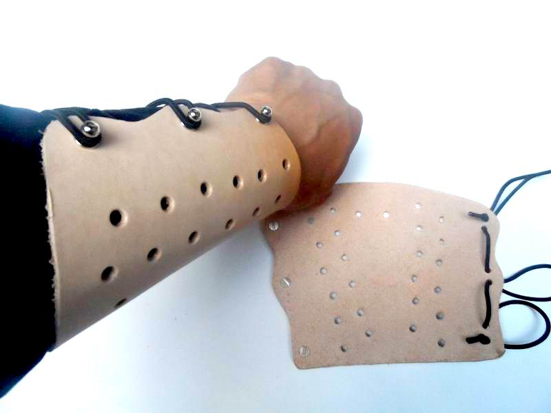 阿利头层牛皮护臂（硬型护臂）